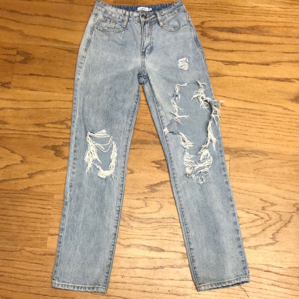 rue21 lightwash ripped baggy jeans